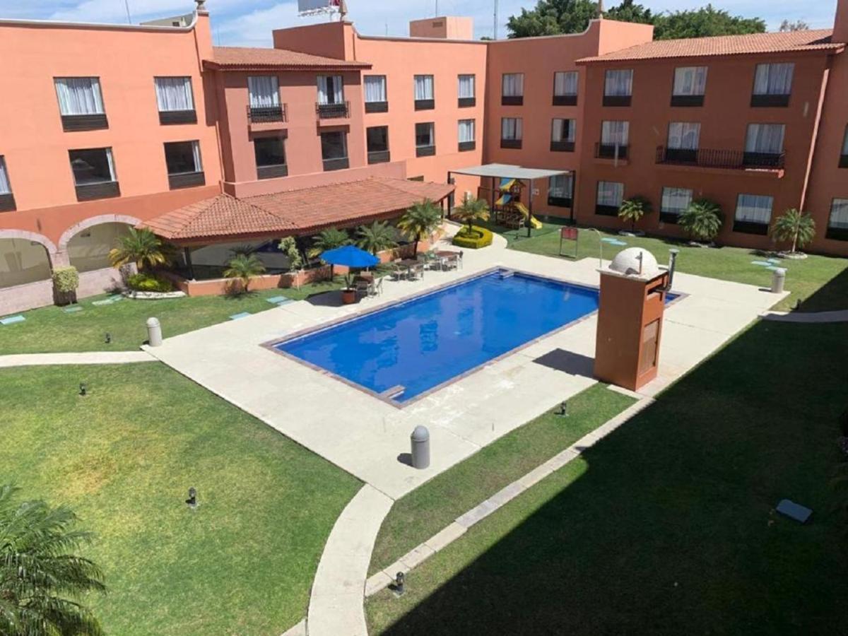 Memora Hotel Celaya  Esterno foto